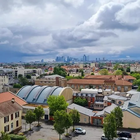Privatunterkunft A Cles Paris Au Pied Du Rer A *