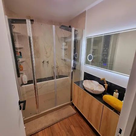 A Cles Paris Au Pied Du Rer A Privatunterkunft Houilles