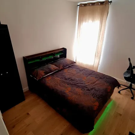Homestay szállás A Cles Paris Au Pied Du Rer A